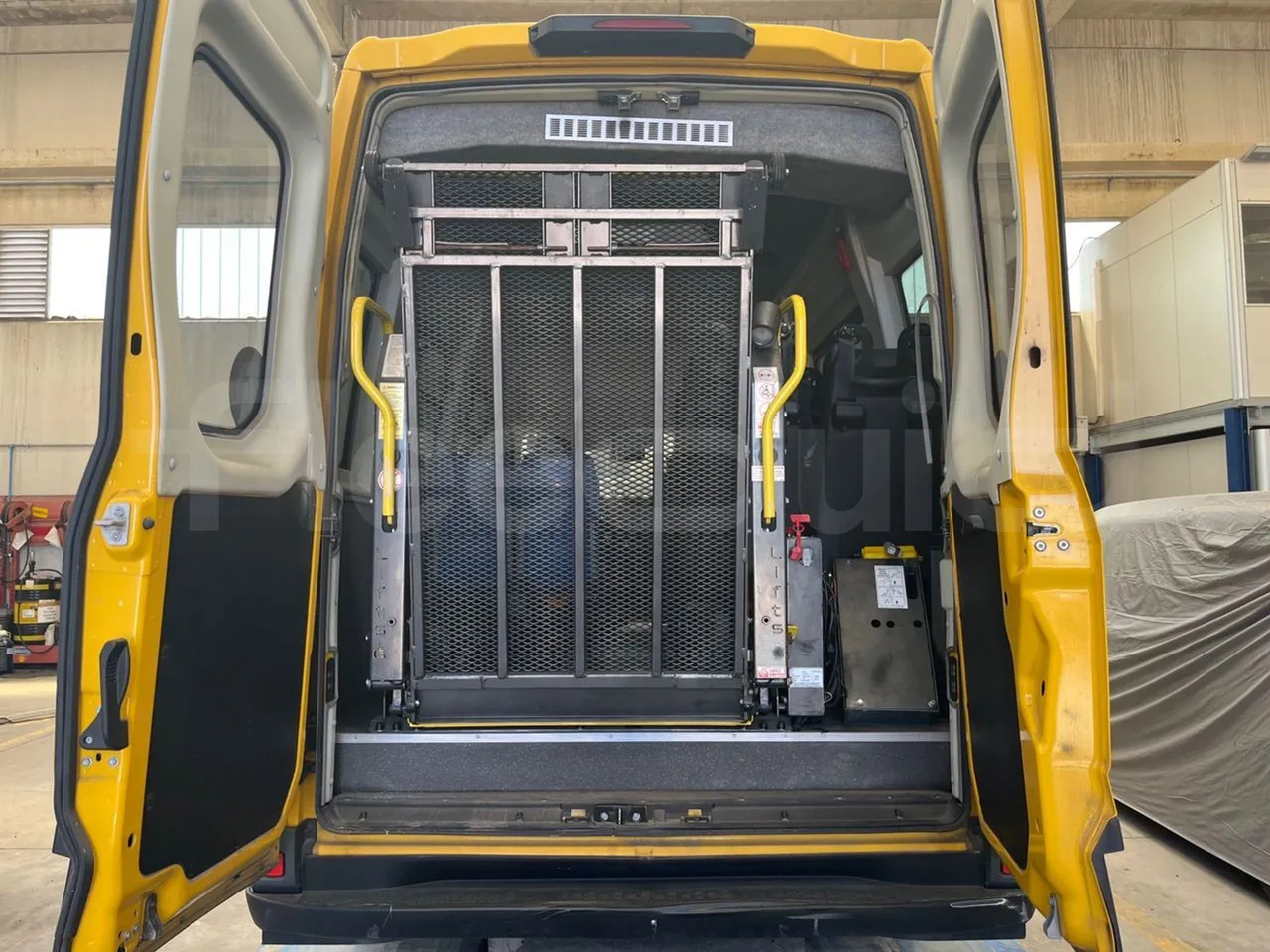 Lease a  Iveco Daily Iveco Daily: picture 14
