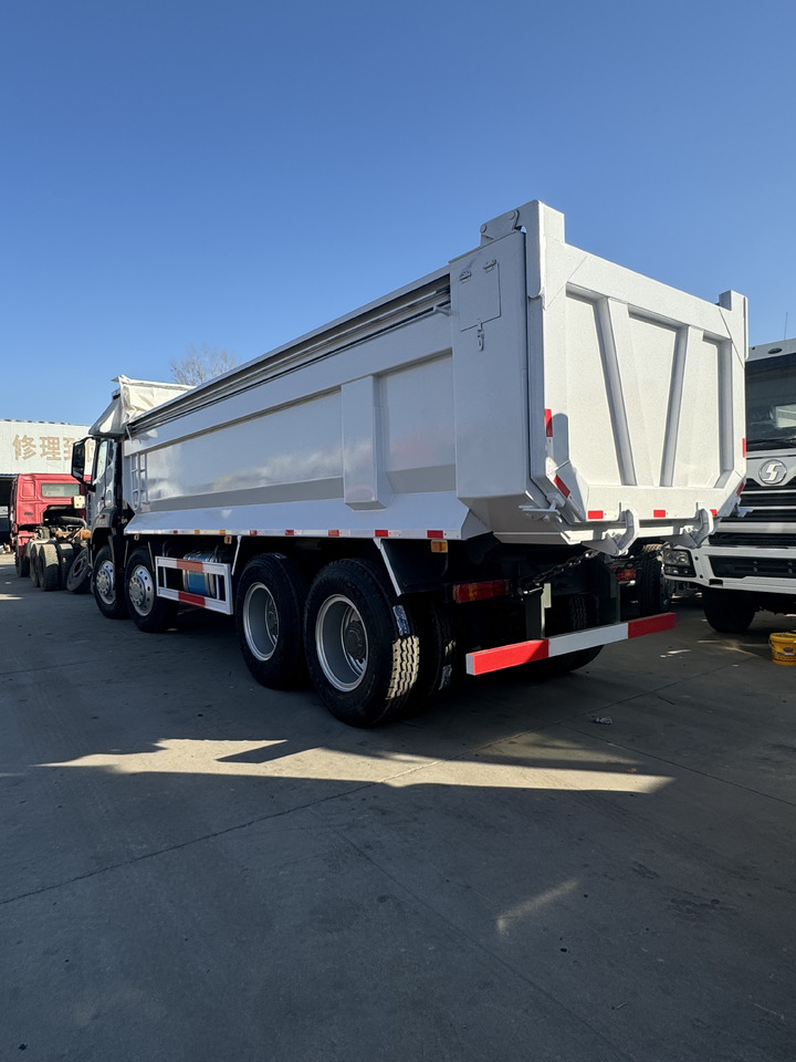 Howo 8x4 - Dumper: picture 4 Howo 8x4 - Dumper: picture 4