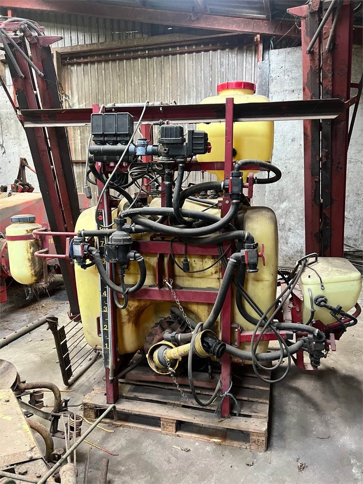 Hardi 800 L MED 12 BOM - Tractor mounted sprayer: picture 1 Hardi 800 L MED 12 BOM - Tractor mounted sprayer: picture 1
