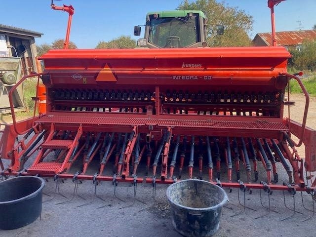 Kuhn HR4004/INTEGRA - Combine seed drill: picture 2 Kuhn HR4004/INTEGRA - Combine seed drill: picture 2