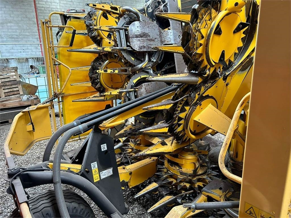 Forage harvester New Holland FR650 ST5: picture 9