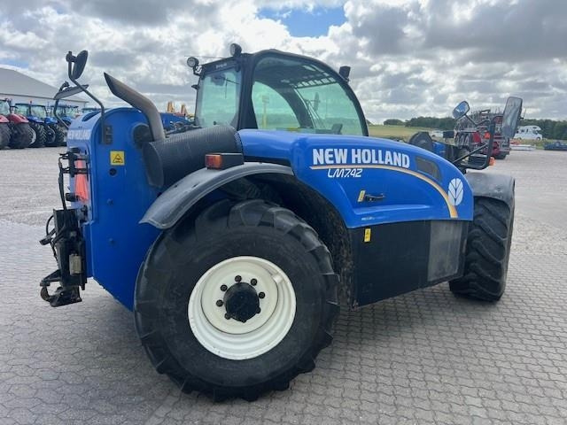 New Holland LM7.42 ELITE  - Telescopic handler: picture 3 New Holland LM7.42 ELITE  - Telescopic handler: picture 3