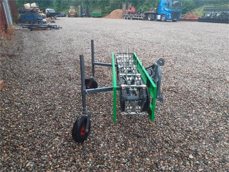 - - - HØ VENDER  - Attachment for Municipal tractor: picture 3 - - - HØ VENDER  - Attachment for Municipal tractor: picture 3