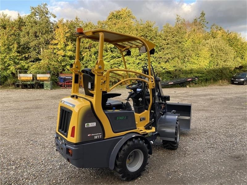 Eurotrac W11 med lang arm, skovl og gafler - Compact loader: picture 3 Eurotrac W11 med lang arm, skovl og gafler - Compact loader: picture 3