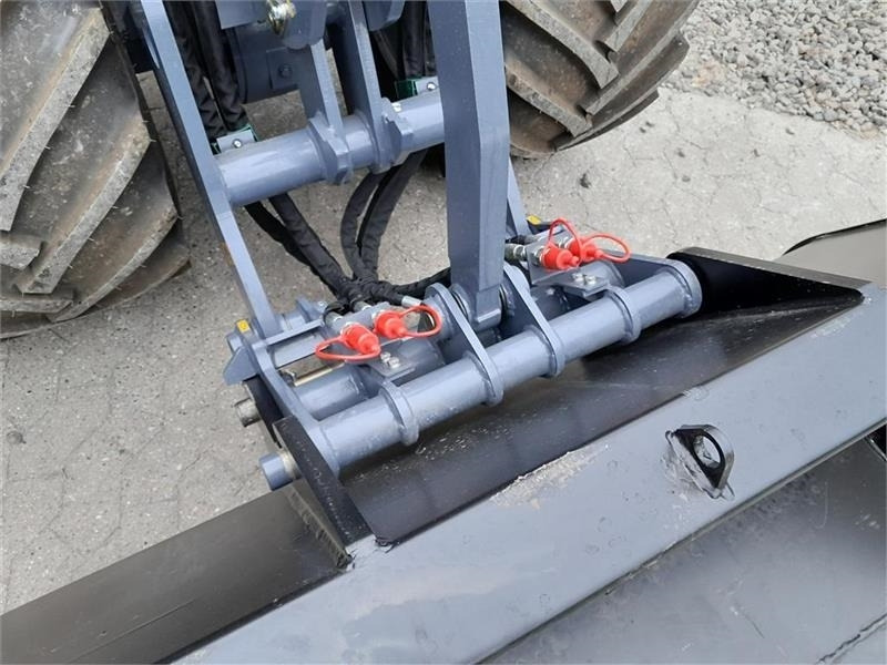 Compact loader Eurotrac W12 F XL: picture 8 Compact loader Eurotrac W12 F XL: picture 8