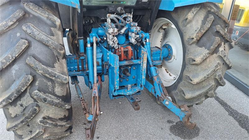 Ford 8240 - Farm tractor: picture 4 Ford 8240 - Farm tractor: picture 4