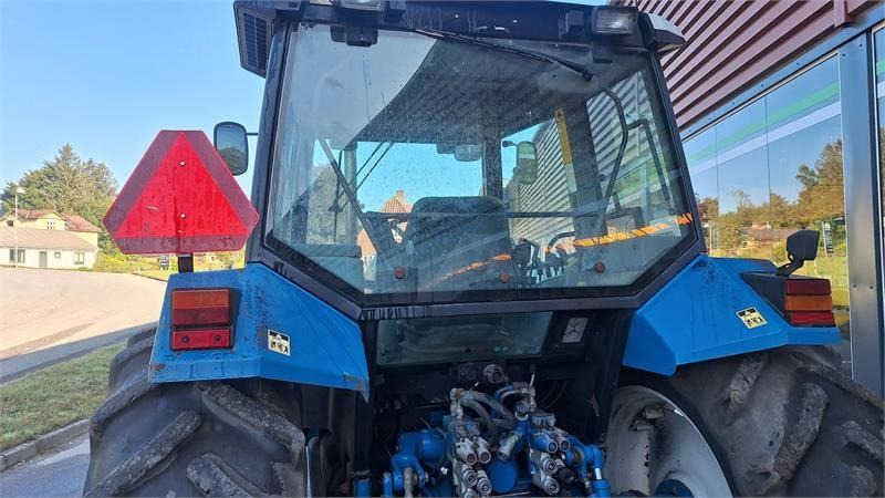 Ford 8240 - Farm tractor: picture 3 Ford 8240 - Farm tractor: picture 3