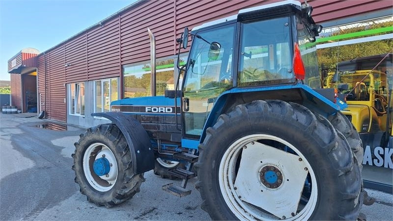 Ford 8240 - Farm tractor: picture 2 Ford 8240 - Farm tractor: picture 2