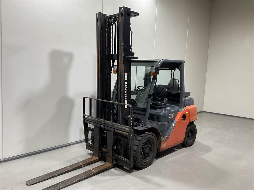 Toyota 40-8FD40N - Diesel forklift: picture 4 Toyota 40-8FD40N - Diesel forklift: picture 4