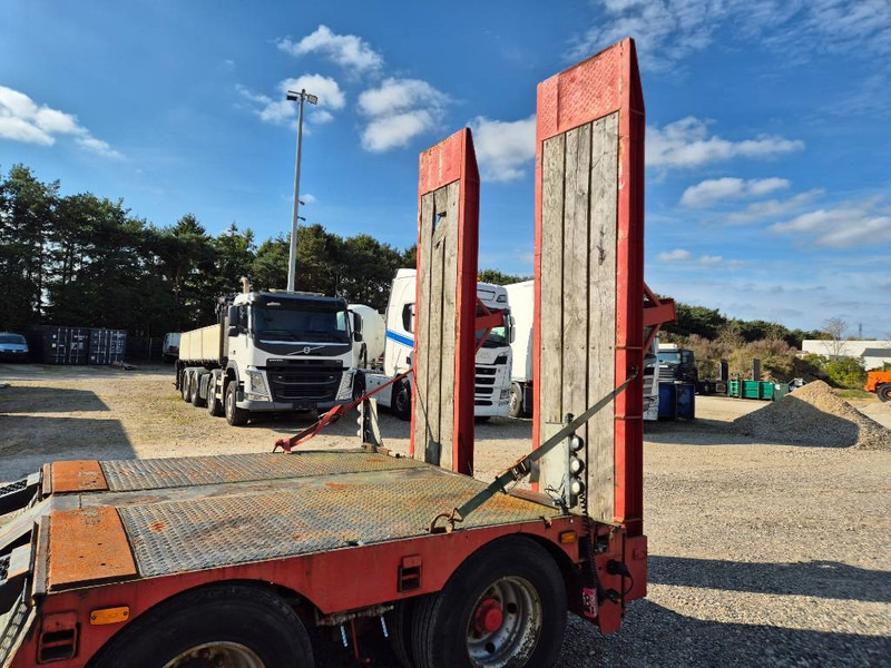 Low loader semi-trailer Nooteboom Machine trailer W/ extendable bed & Hyd Ramps: picture 11 Low loader semi-trailer Nooteboom Machine trailer W/ extendable bed & Hyd Ramps: picture 11