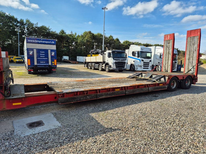 Low loader semi-trailer Nooteboom Machine trailer W/ extendable bed & Hyd Ramps: picture 14 Low loader semi-trailer Nooteboom Machine trailer W/ extendable bed & Hyd Ramps: picture 14