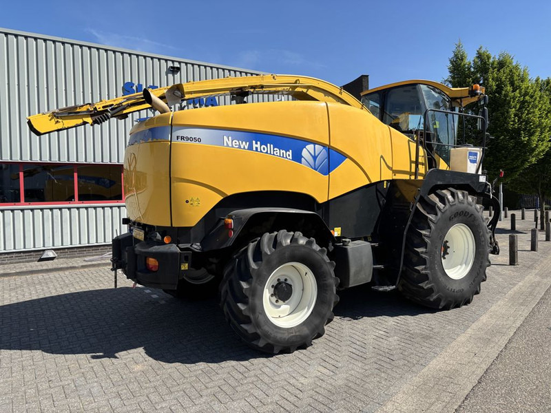 New Holland FR9050 - Forage harvester: picture 3 New Holland FR9050 - Forage harvester: picture 3