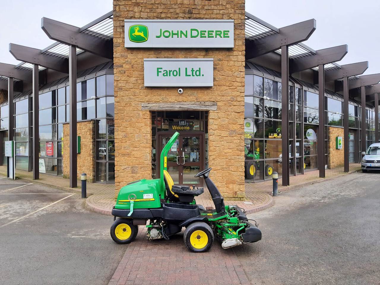 John Deere 2500E greens triple mower - Garden mower: picture 1 John Deere 2500E greens triple mower - Garden mower: picture 1