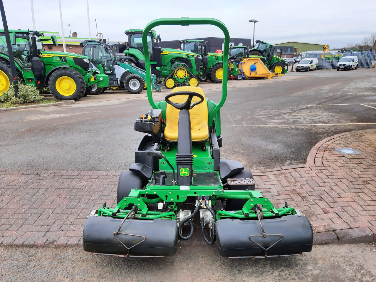 John Deere 2500E greens triple mower - Garden mower: picture 4 John Deere 2500E greens triple mower - Garden mower: picture 4