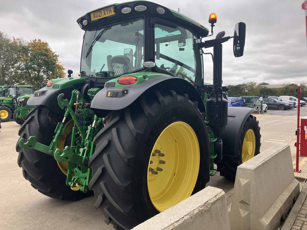 John Deere 6155R - Farm tractor: picture 5 John Deere 6155R - Farm tractor: picture 5