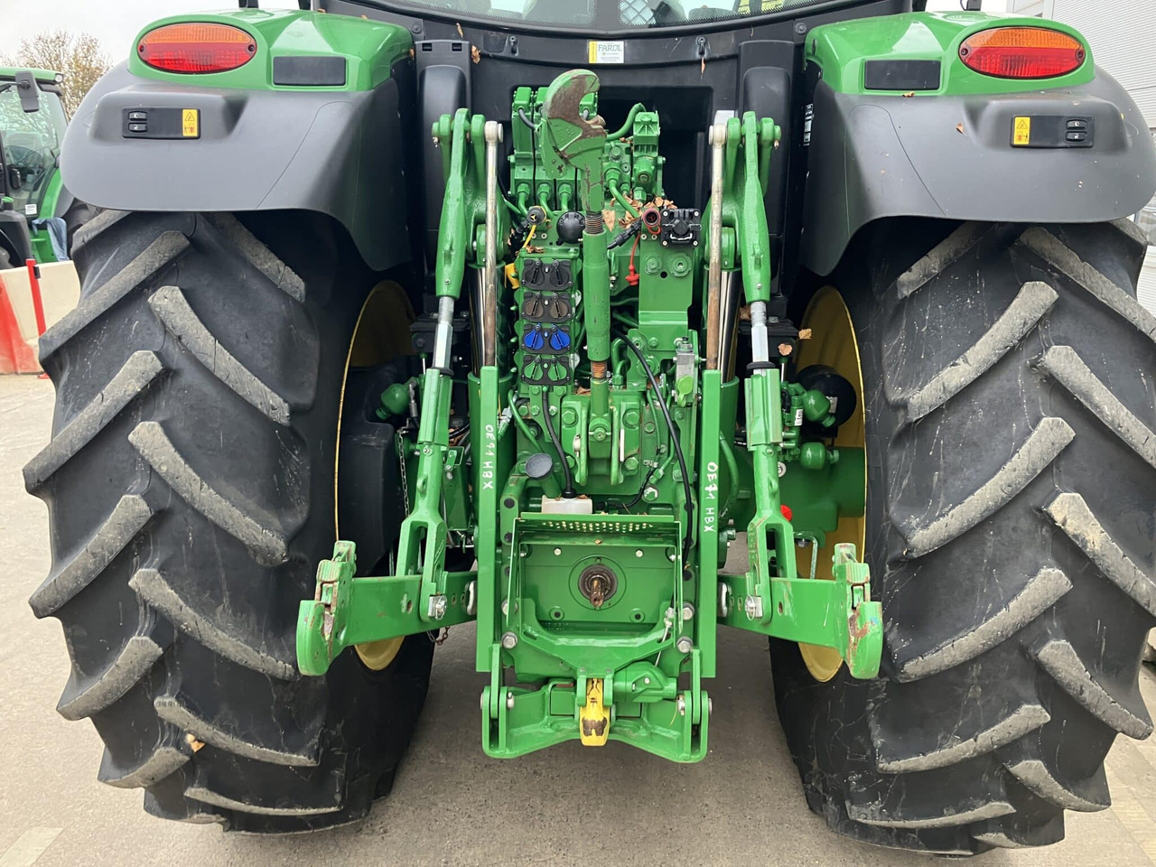 Farm tractor John Deere 6215R: picture 16