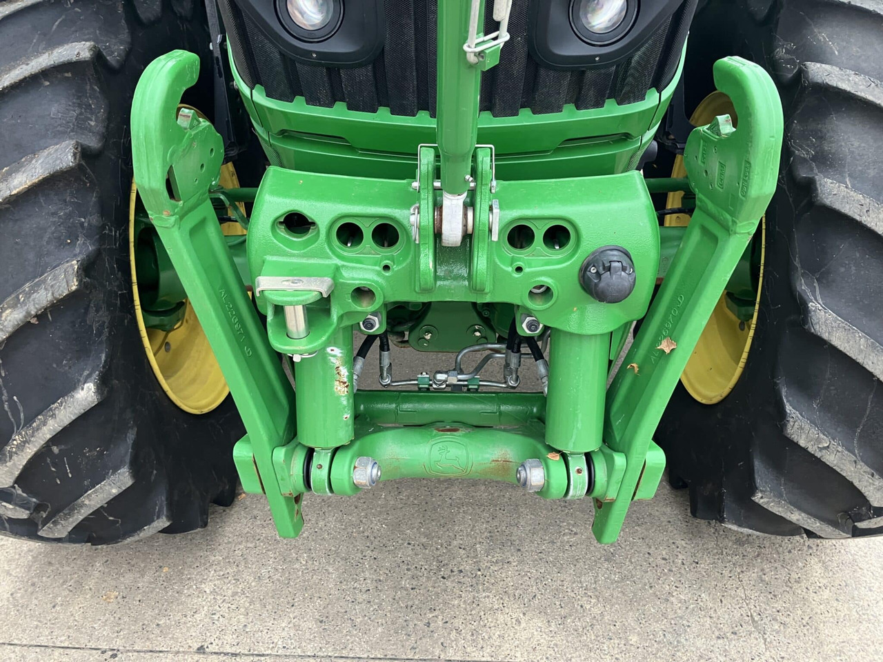 Farm tractor John Deere 6215R: picture 8