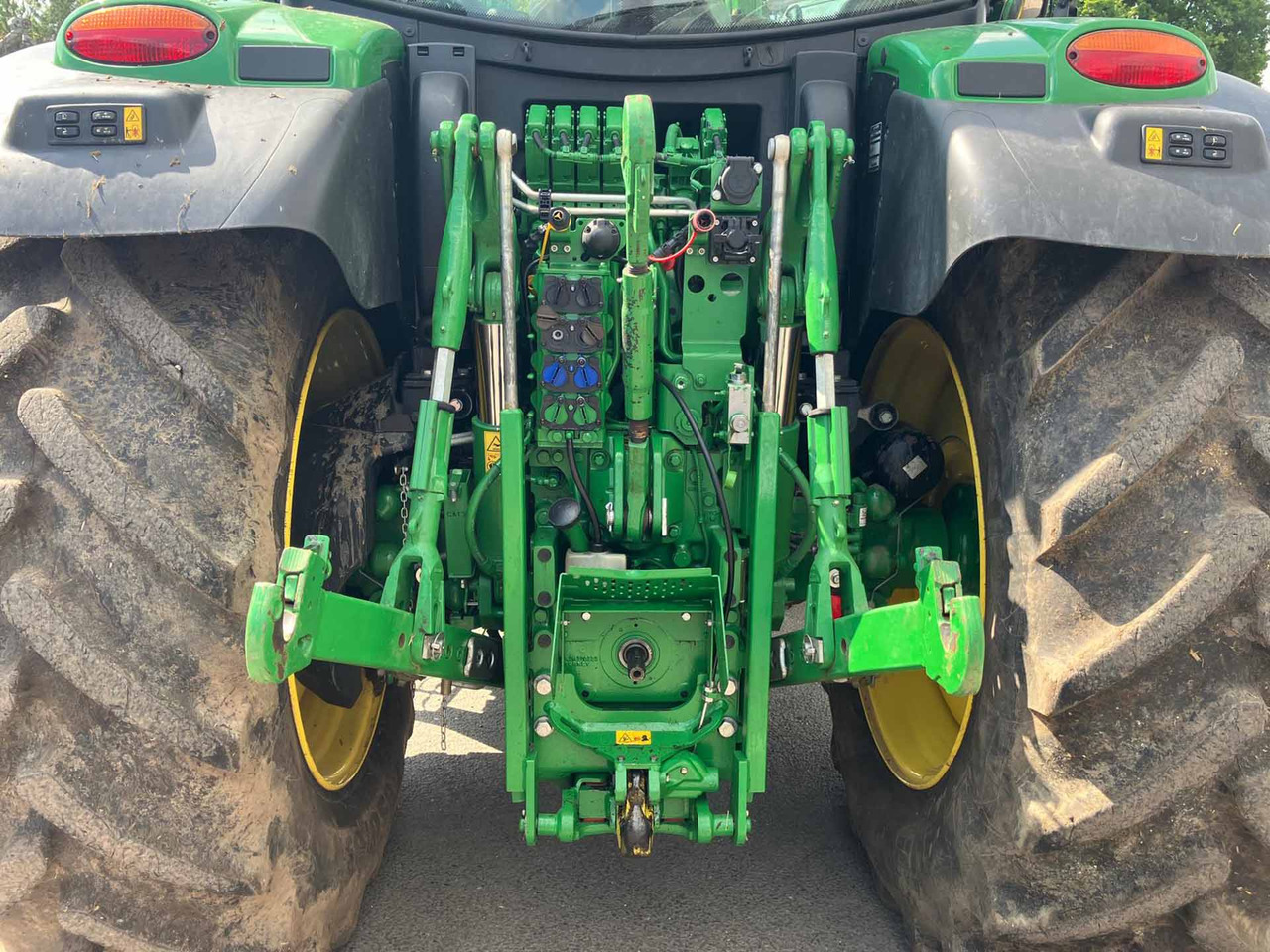 John Deere 6R 185 - Farm tractor: picture 5 John Deere 6R 185 - Farm tractor: picture 5