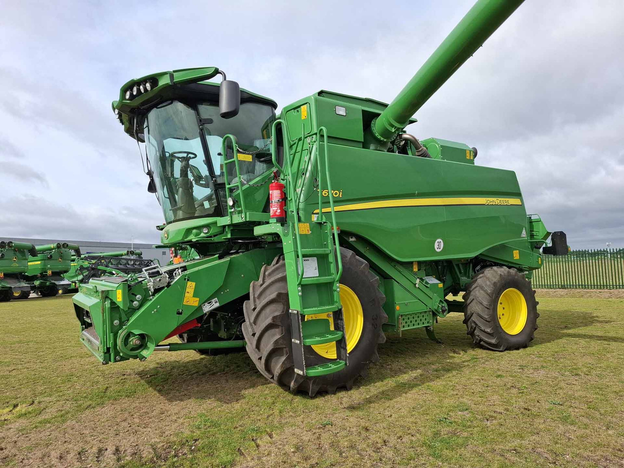 John Deere T670 - Combine harvester: picture 2 John Deere T670 - Combine harvester: picture 2