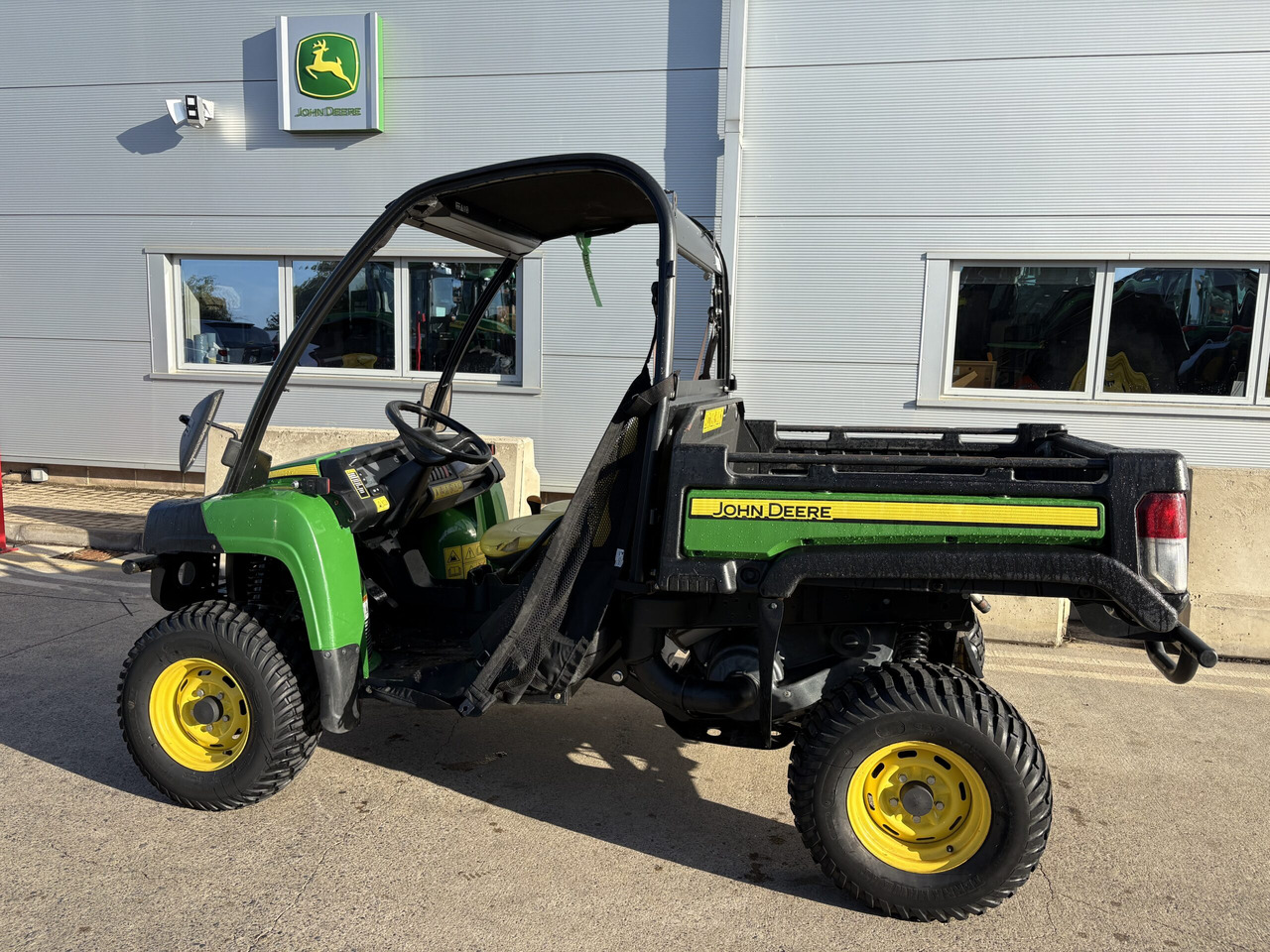 John Deere XUV855M Gator - Side-by-side/ ATV: picture 1 John Deere XUV855M Gator - Side-by-side/ ATV: picture 1