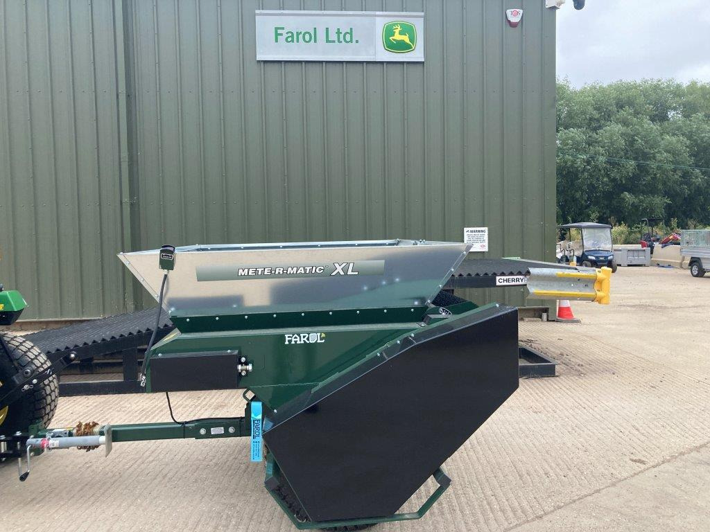 Turfco METE-R-MATIC XL Top Dresser - Garden equipment: picture 2 Turfco METE-R-MATIC XL Top Dresser - Garden equipment: picture 2