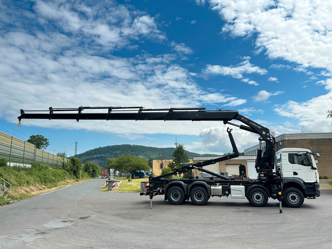 Hook lift truck, Crane truck MAN TGS 35.520 8x4  Abrollkipper + Kran HIAB 658E6: picture 17