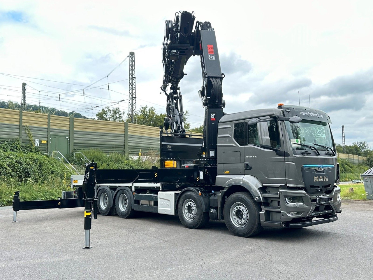 MAN TGS 35.520 8x4 BL HIAB X-HiPro858E-8 & Jib150x-6 - Dropside/ Flatbed truck, Crane truck: picture 2 MAN TGS 35.520 8x4 BL HIAB X-HiPro858E-8 & Jib150x-6 - Dropside/ Flatbed truck, Crane truck: picture 2