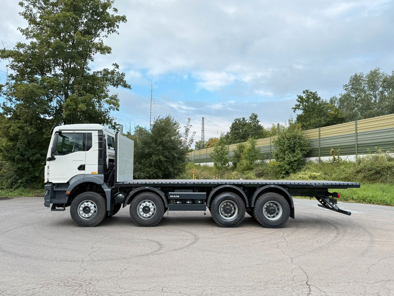 MAN TGS 41.400 BB 8X4 - Dropside/ Flatbed truck: picture 3 MAN TGS 41.400 BB 8X4 - Dropside/ Flatbed truck: picture 3
