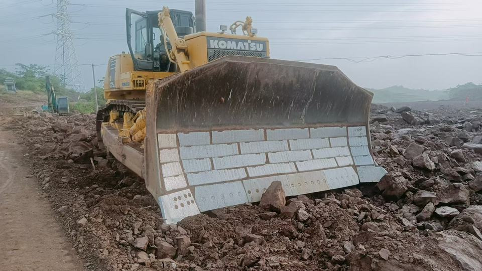 Bulldozer Prices Used Bulldozer Market Used Caterpillar D5 D6 D7 komatsu 155a 375 Kenya Used Equipment Market Cheap Bulldozer - Bulldozer: picture 2 Bulldozer Prices Used Bulldozer Market Used Caterpillar D5 D6 D7 komatsu 155a 375 Kenya Used Equipment Market Cheap Bulldozer - Bulldozer: picture 2