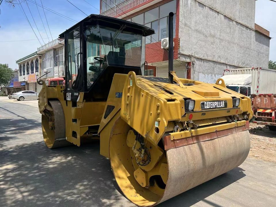Caterpillar CB564D Double Drum Road Roller 7 Ton Weight With Core Components Engine and Bearing Essential Road Machinery - Road roller: picture 3 Caterpillar CB564D Double Drum Road Roller 7 Ton Weight With Core Components Engine and Bearing Essential Road Machinery - Road roller: picture 3