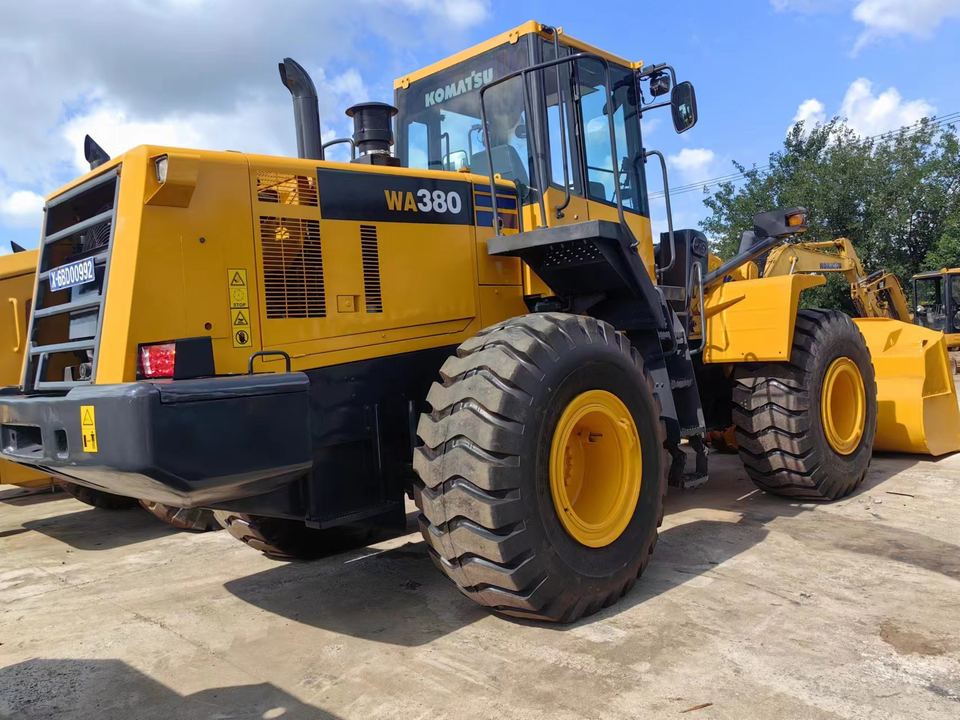 Japan Made Original Komatsu Wa380z-6 Wheel Loader, WA380Z Cheap Used 5ton Payloader Price Low in China - Wheel loader: picture 2 Japan Made Original Komatsu Wa380z-6 Wheel Loader, WA380Z Cheap Used 5ton Payloader Price Low in China - Wheel loader: picture 2
