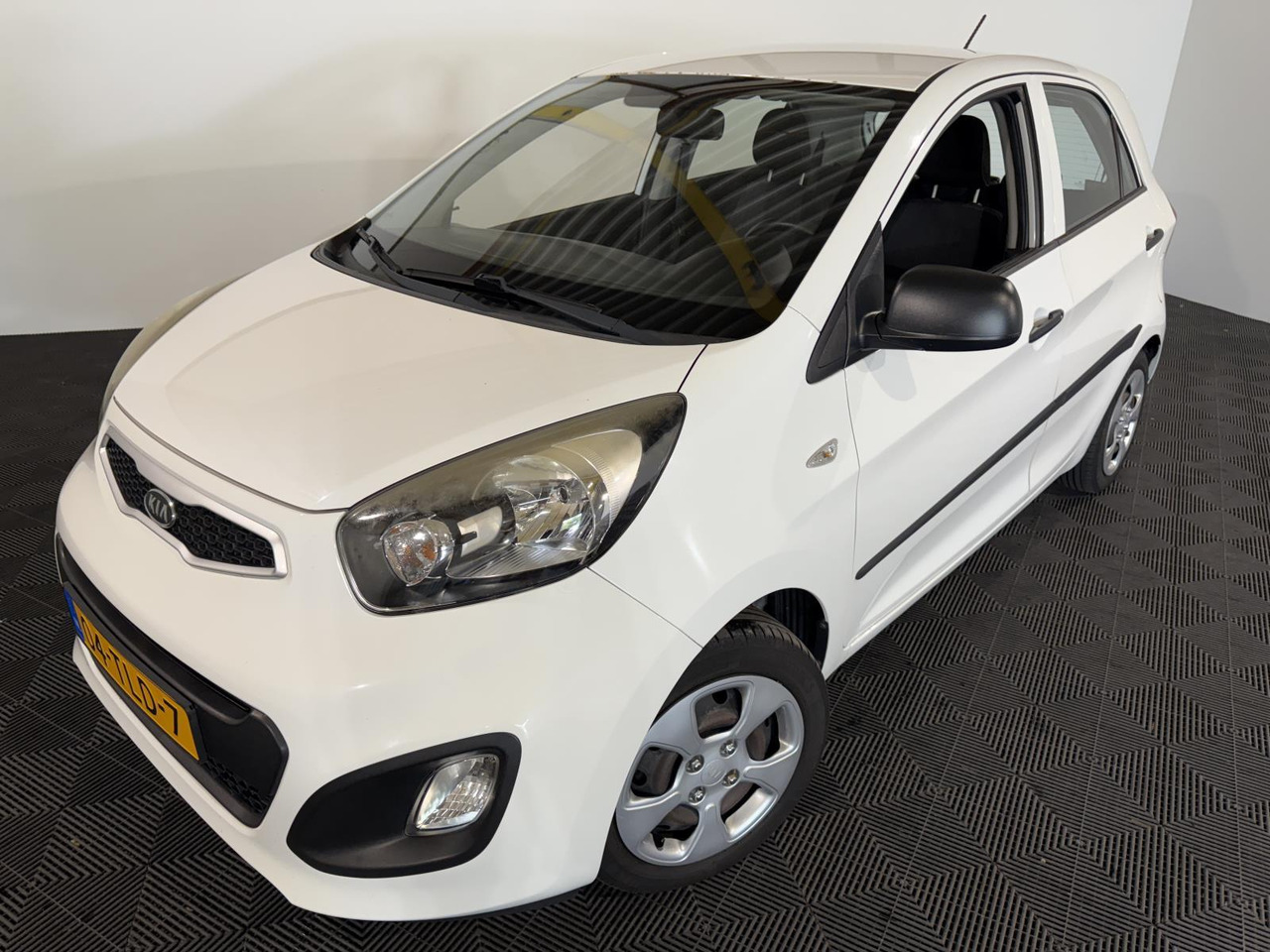 Hatchback Kia Picanto 1.0 CVVT | 2012 | 70.028 km | 04-TLD- 7: picture 1