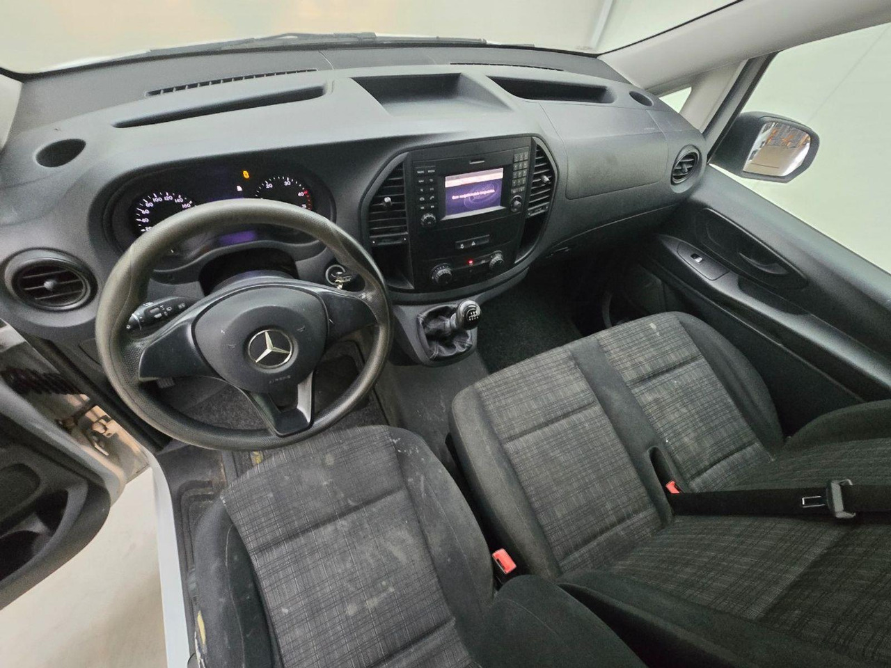 Mercedes-Benz Vito 116 CDI Lang | 2015 | 175.585 km | V738ZB | NAP: Geen oordeel - Panel van: picture 5 Mercedes-Benz Vito 116 CDI Lang | 2015 | 175.585 km | V738ZB | NAP: Geen oordeel - Panel van: picture 5
