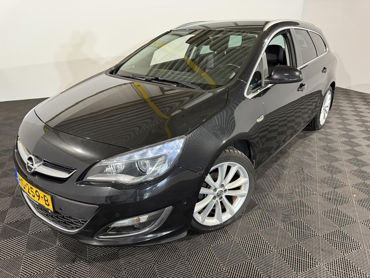 Opel | Astra Sports Tourer | 1.4 Turbo Sport + | 2015 | 218.258 km | HG259B | Logisch - Car: picture 1 Opel | Astra Sports Tourer | 1.4 Turbo Sport + | 2015 | 218.258 km | HG259B | Logisch - Car: picture 1