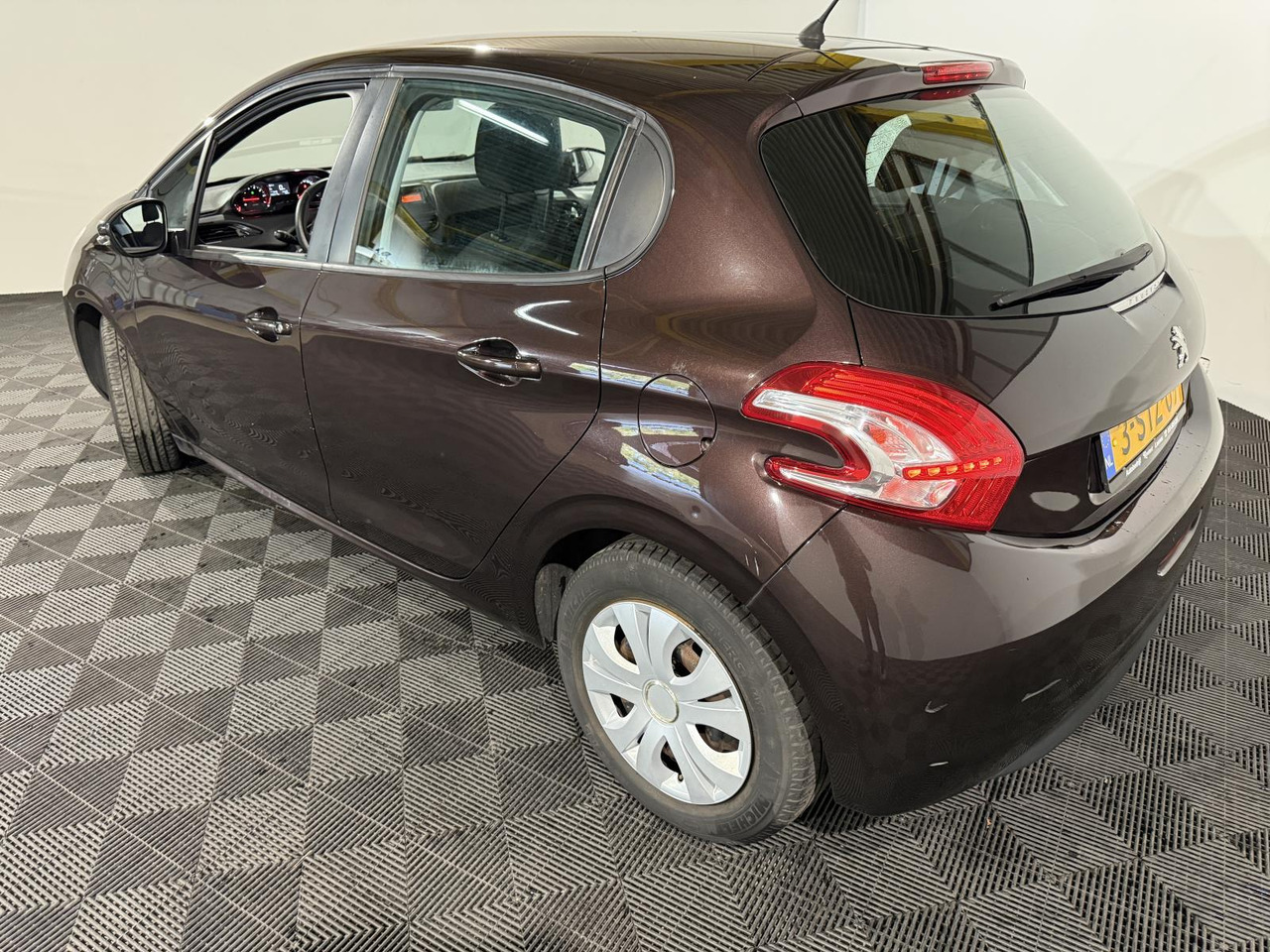 Peugeot | 208 | 1.2 VTi Urban Soul | 2014 | 200.317 km | 3STZ09 | Logisch - Hatchback: picture 3 Peugeot | 208 | 1.2 VTi Urban Soul | 2014 | 200.317 km | 3STZ09 | Logisch - Hatchback: picture 3