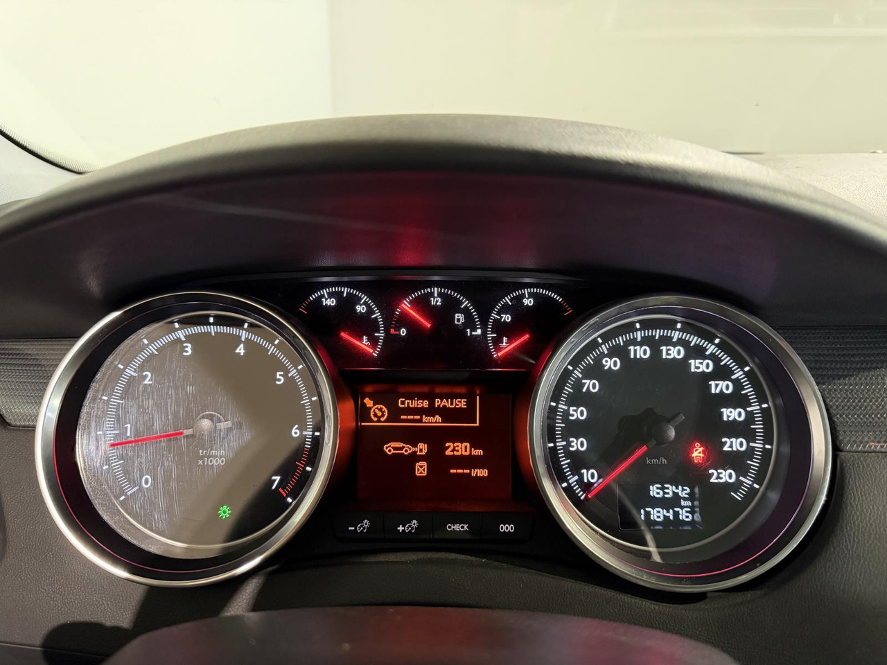 Peugeot | 508 SW | 1.6 THP Active | 2011 | 178.476 km | 36RVZ7 | Logisch - Car: picture 5 Peugeot | 508 SW | 1.6 THP Active | 2011 | 178.476 km | 36RVZ7 | Logisch - Car: picture 5