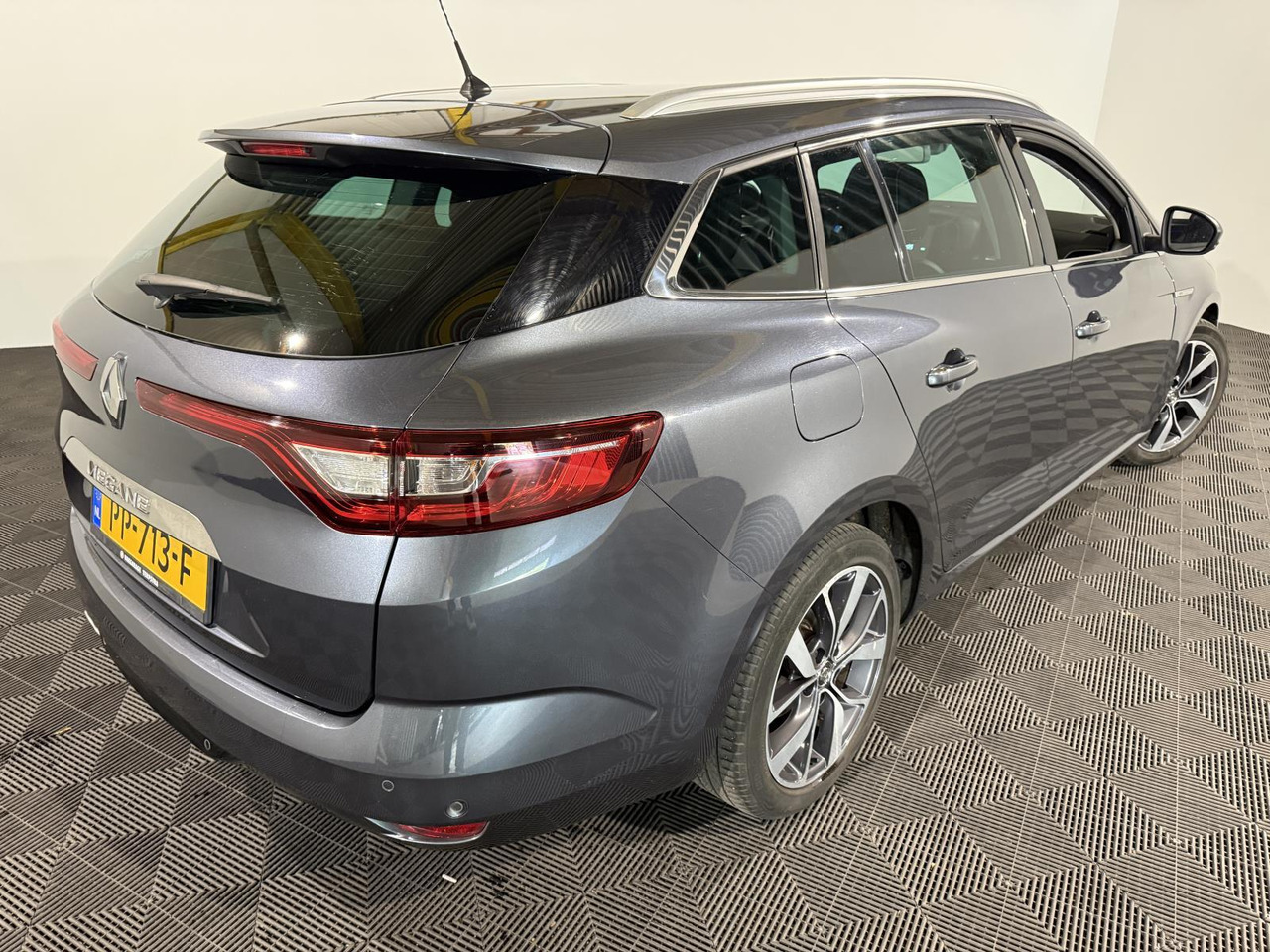 Renault | Mégane Estate | 1.2 TCe Bose | 2017 | 197.462 km | PP713F | Logisch - Car: picture 1 Renault | Mégane Estate | 1.2 TCe Bose | 2017 | 197.462 km | PP713F | Logisch - Car: picture 1