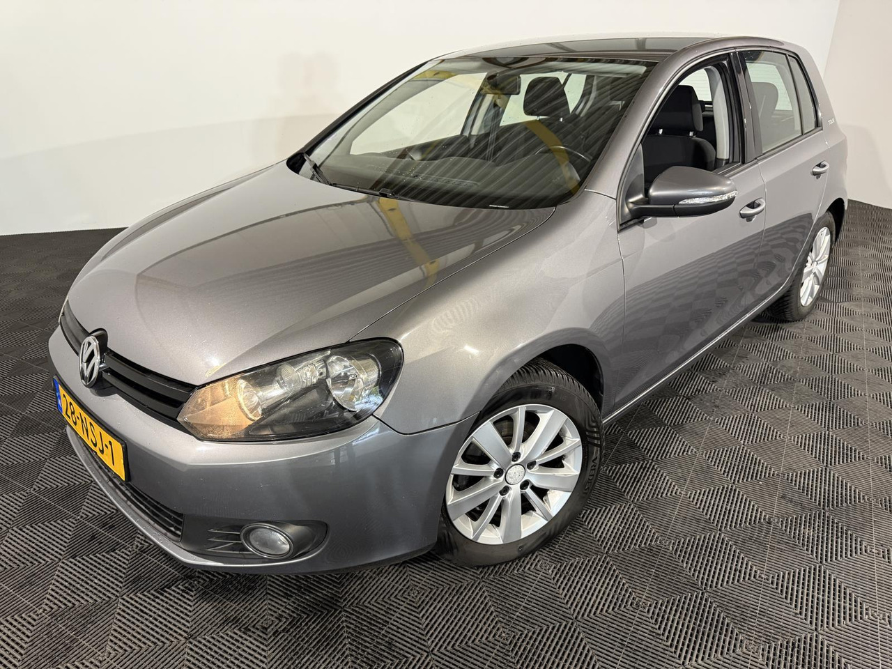 Volkswagen | Golf | 1.2 TSI Tour II BlueMotion | 2010 | 287.684 km | 28NSJ1 | Logisch - Hatchback: picture 1 Volkswagen | Golf | 1.2 TSI Tour II BlueMotion | 2010 | 287.684 km | 28NSJ1 | Logisch - Hatchback: picture 1