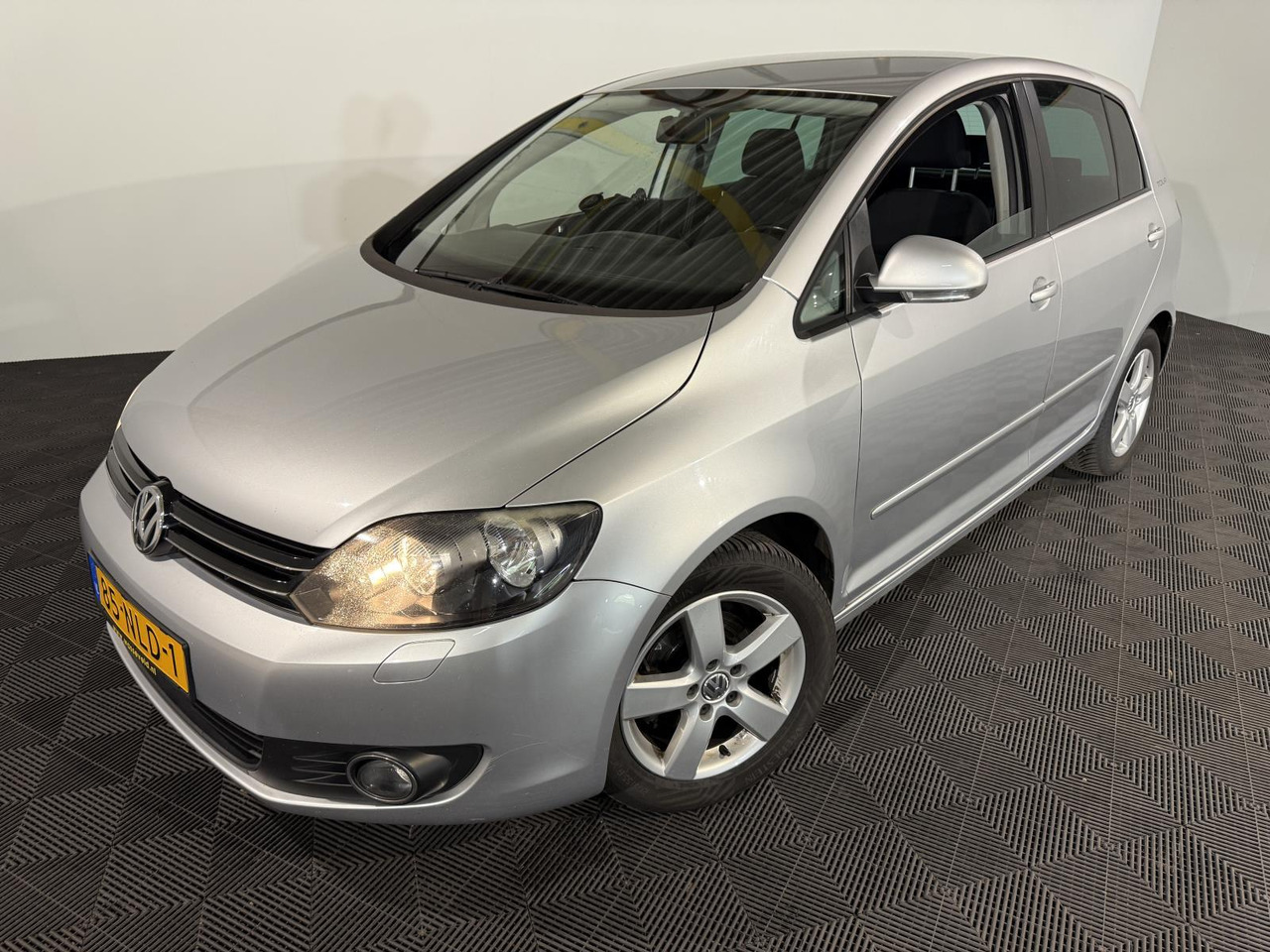 Car Volkswagen Golf Plus 1.2 TSI Tour II BlueMotion | 2010 | 184.829 km | 85-NLD-1: picture 1
