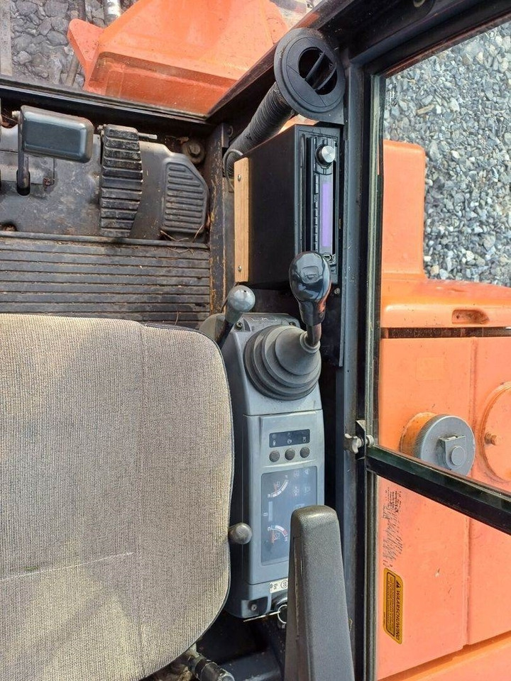 Mini excavator Case CX50 kallistajalla: picture 14