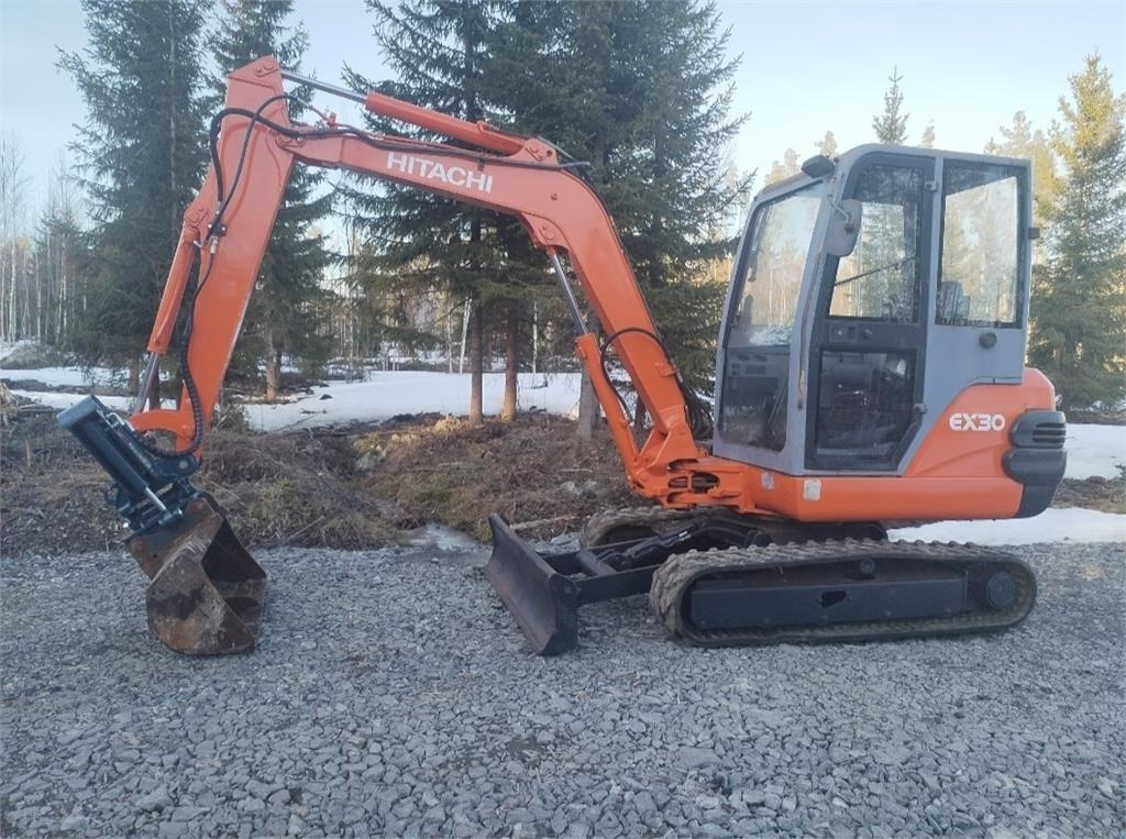 Hitachi Ex30  - Mini excavator: picture 1 Hitachi Ex30  - Mini excavator: picture 1