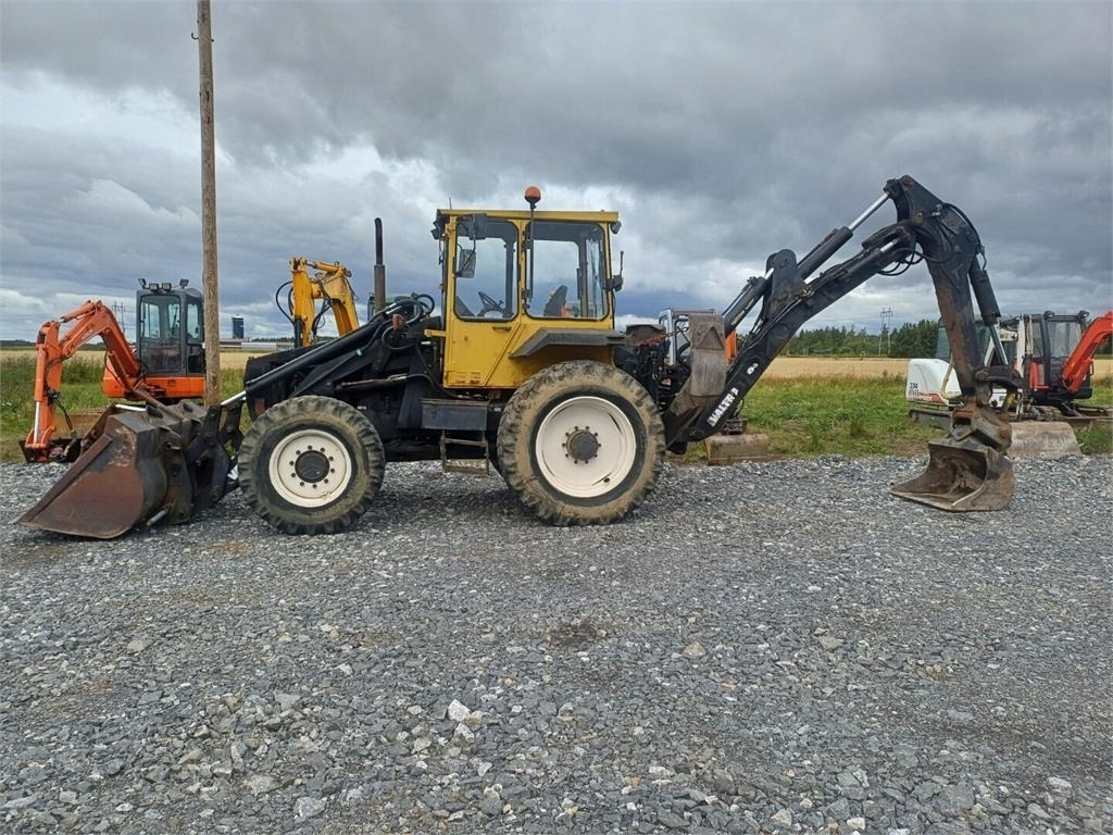 Valmet Valtra 8000 kallistuva luiskakauha - Backhoe loader: picture 2 Valmet Valtra 8000 kallistuva luiskakauha - Backhoe loader: picture 2