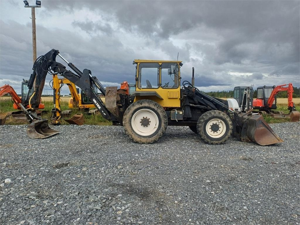Valmet Valtra 8000 kallistuva luiskakauha - Backhoe loader: picture 5 Valmet Valtra 8000 kallistuva luiskakauha - Backhoe loader: picture 5