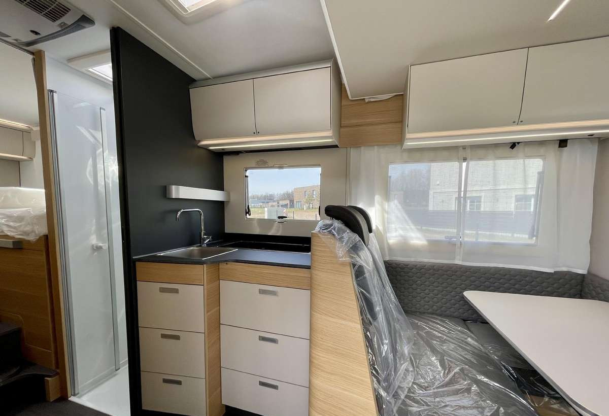 ADRIA Matrix Axess 650 SL - Semi-integrated motorhome: picture 4 ADRIA Matrix Axess 650 SL - Semi-integrated motorhome: picture 4