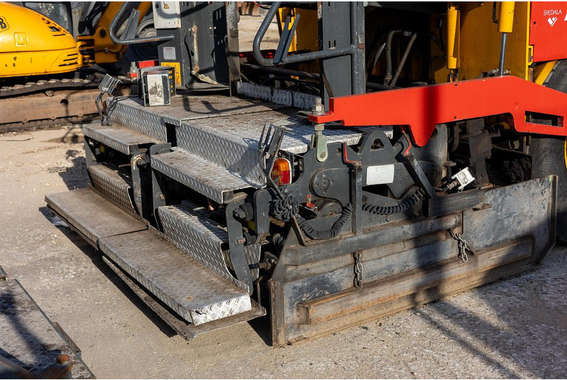 Asphalt paver Dynapac F121-4W: picture 16