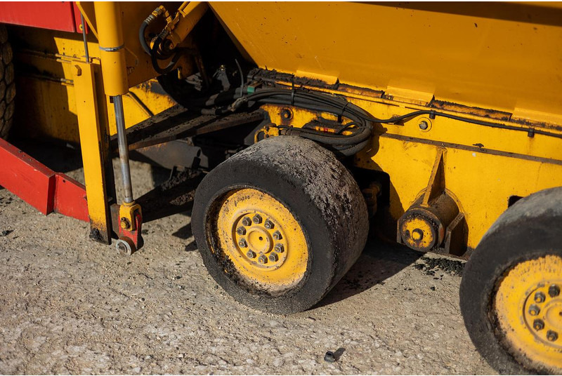 Asphalt paver Dynapac F121-4W: picture 6
