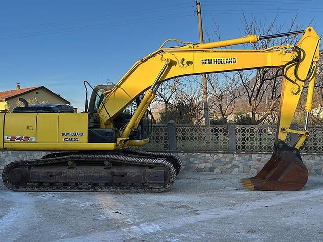 New Holland E245B - Excavator: picture 2 New Holland E245B - Excavator: picture 2
