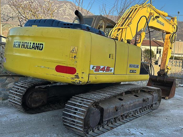 New Holland E245B - Excavator: picture 4 New Holland E245B - Excavator: picture 4