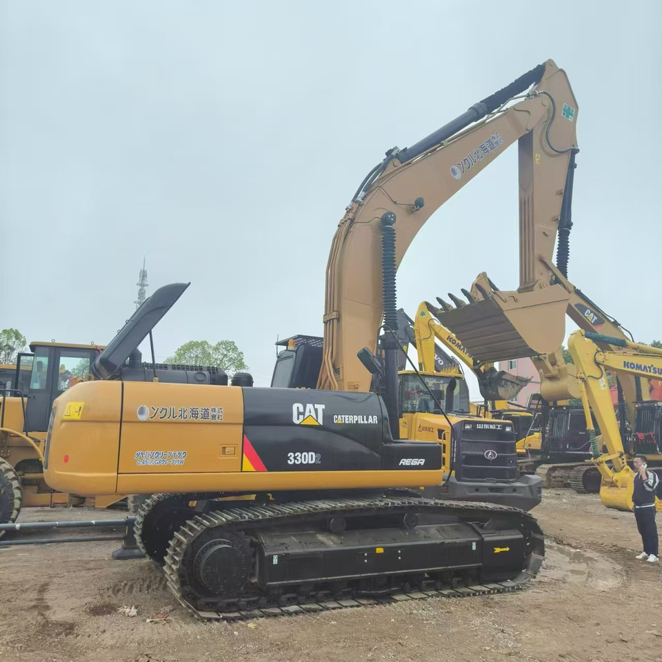 Crawler excavator CATERPILLAR 330D2: picture 1