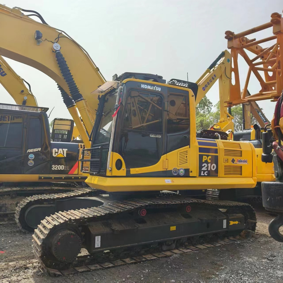 KOMATSU PC210-8 - Crawler excavator: picture 5 KOMATSU PC210-8 - Crawler excavator: picture 5